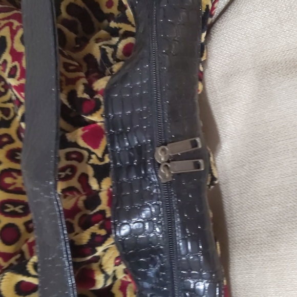 Coldwater creek hobo/bohemian style velveteen purse with metal accents. - Picture 9 of 9